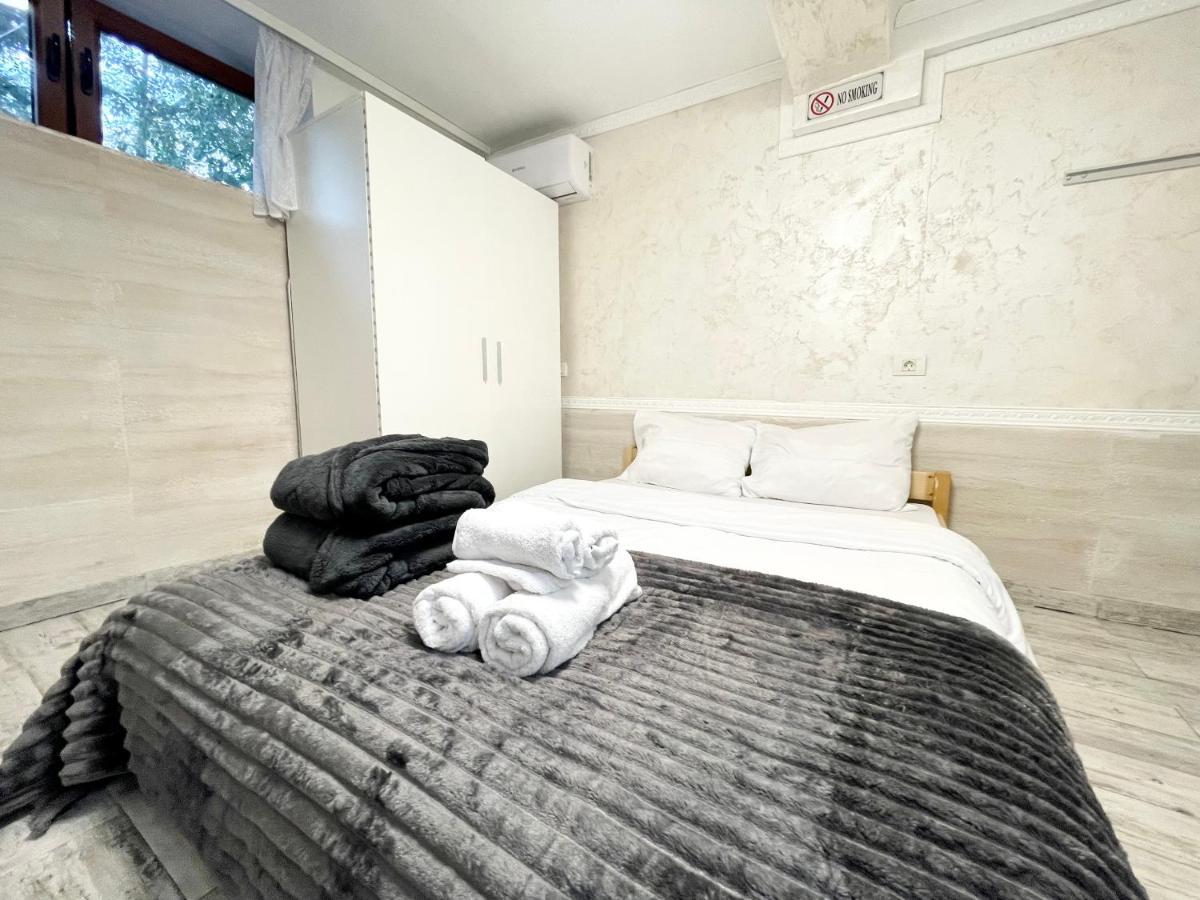 Metropolitan Retreat * Bucureşti